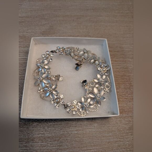 Bridal Wedding Tiara Headband W/ Floral  Rhinestones with 3 Hair Clips - Picture 3 of 8